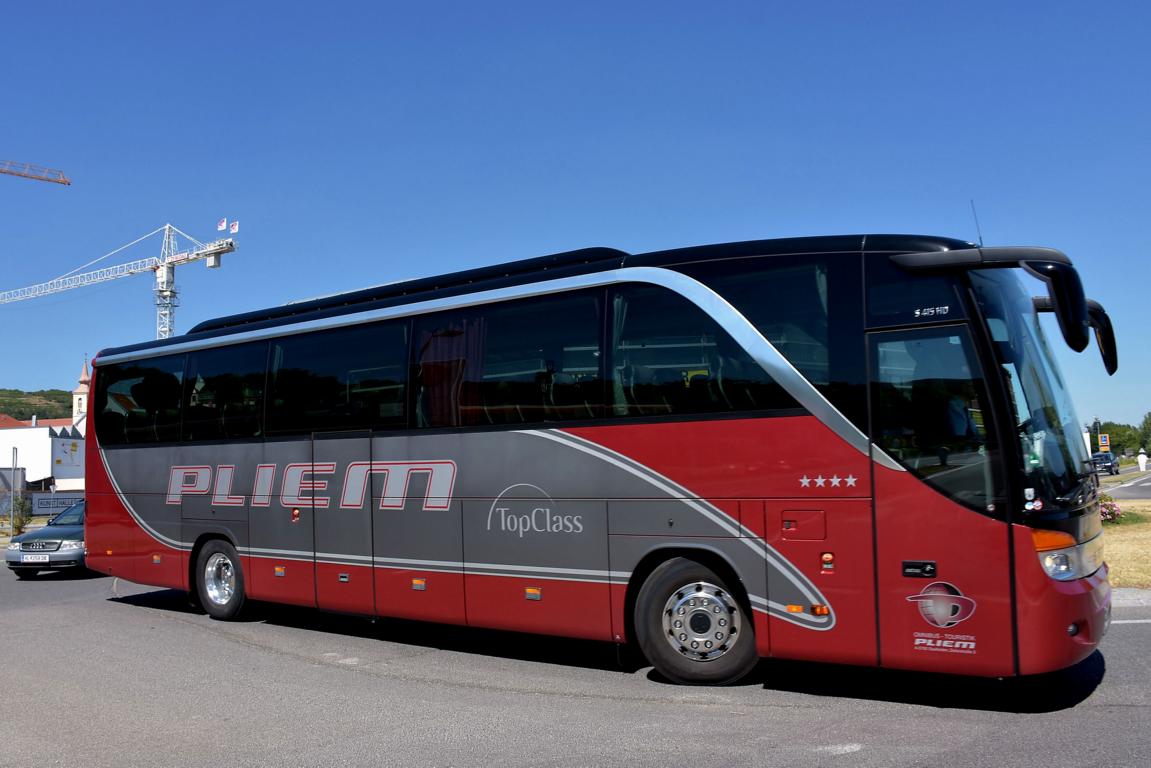 Setra 415 HD von PLIEM Reisen aus sterreich 06/2017 in Krems.