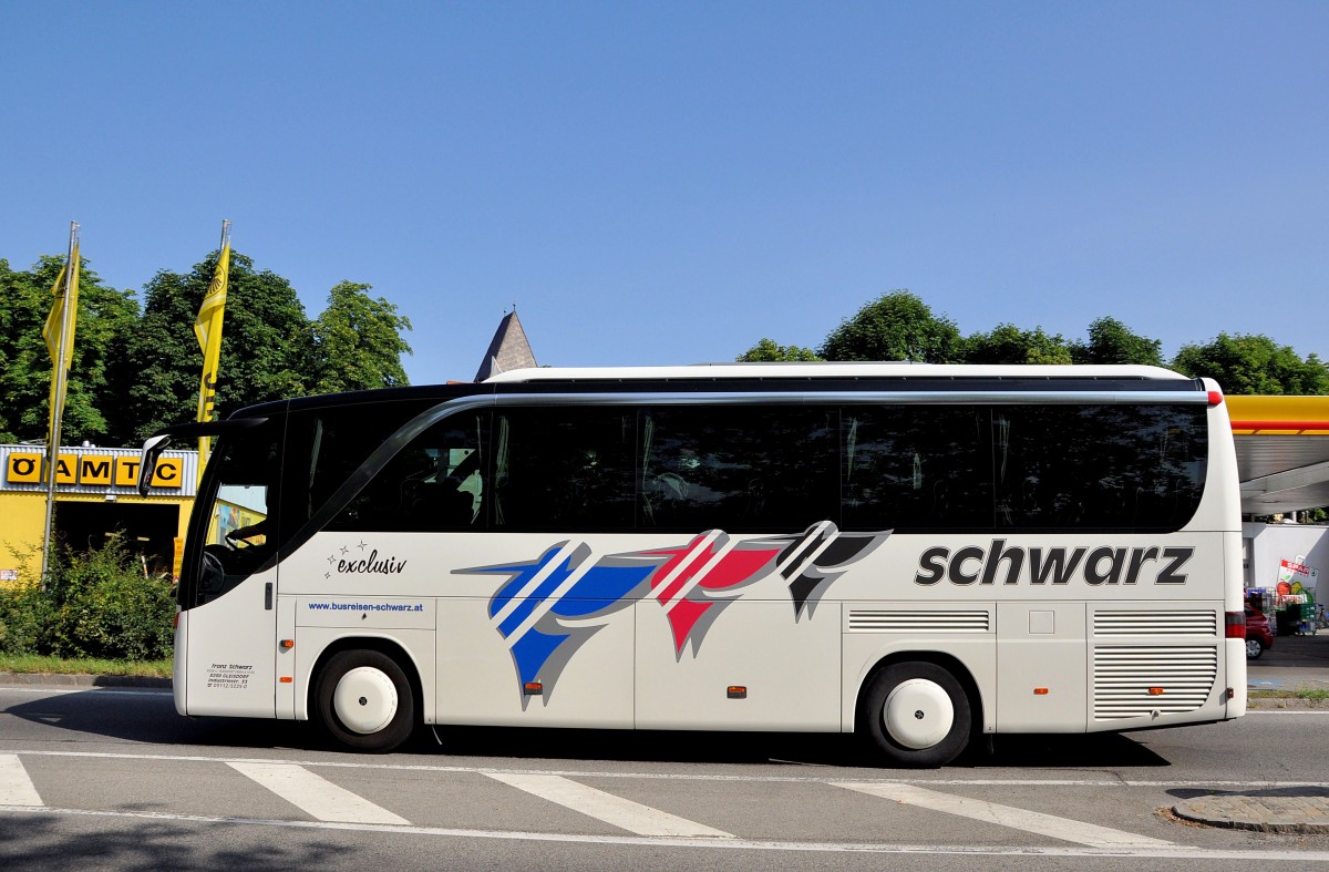 SETRA 415 HD von SCHWARZ Reisen/sterreich,Krems,Juli 2013.