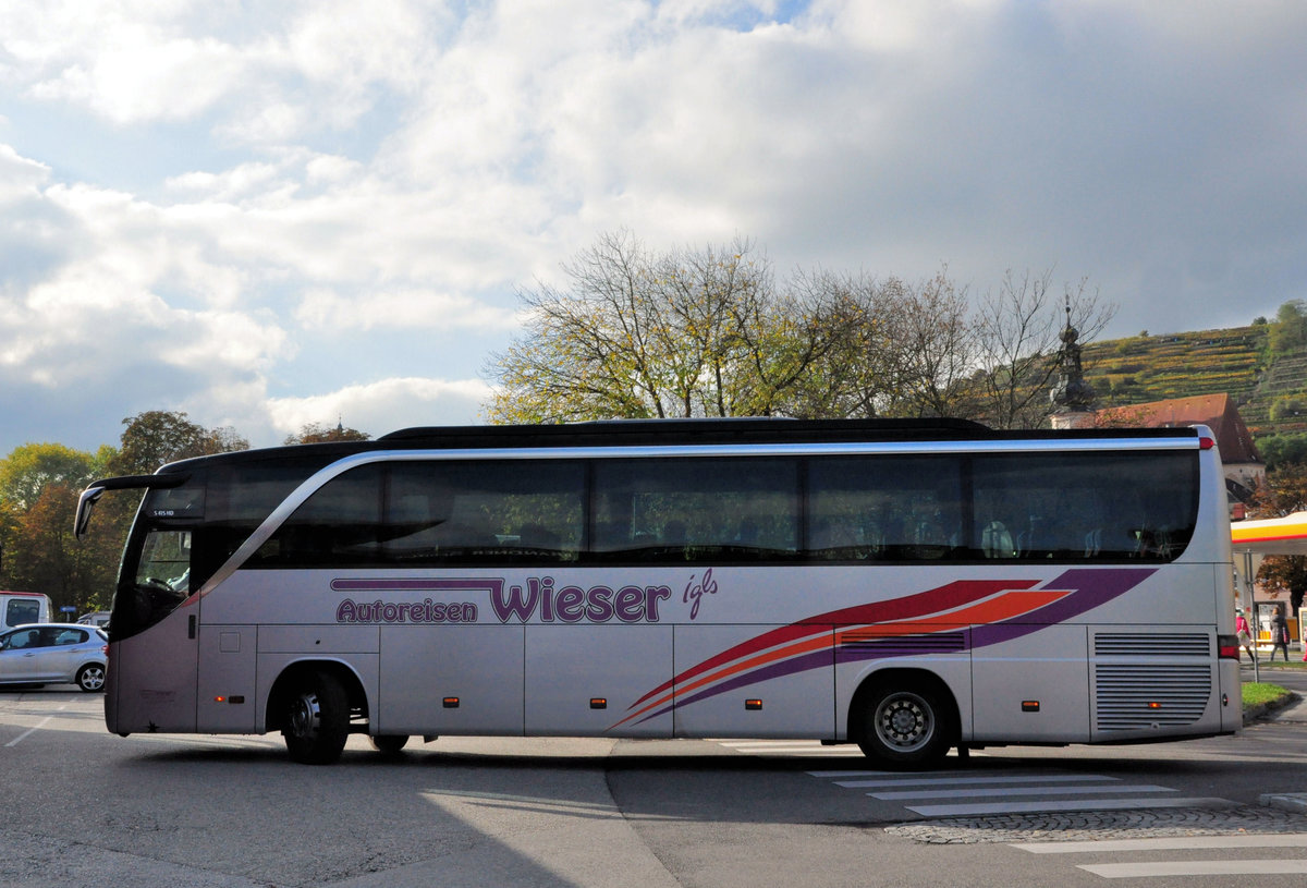Setra 415 HD von Wieser Reisen aus sterreich in Krems gesehen.