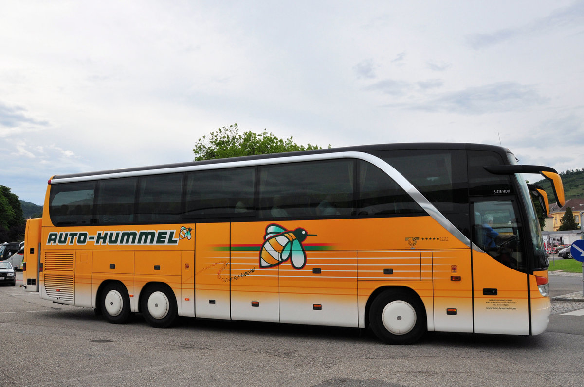 Setra 415 HDH von Hummel Reisen aus der BRD in Krems gesehen.