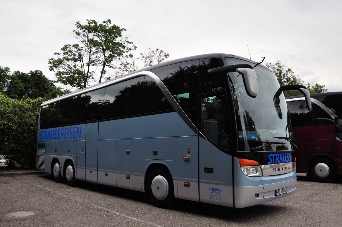 Setra 415 HDH von Strauss Reisen aus der BRD im Juni 2015 in Krems.