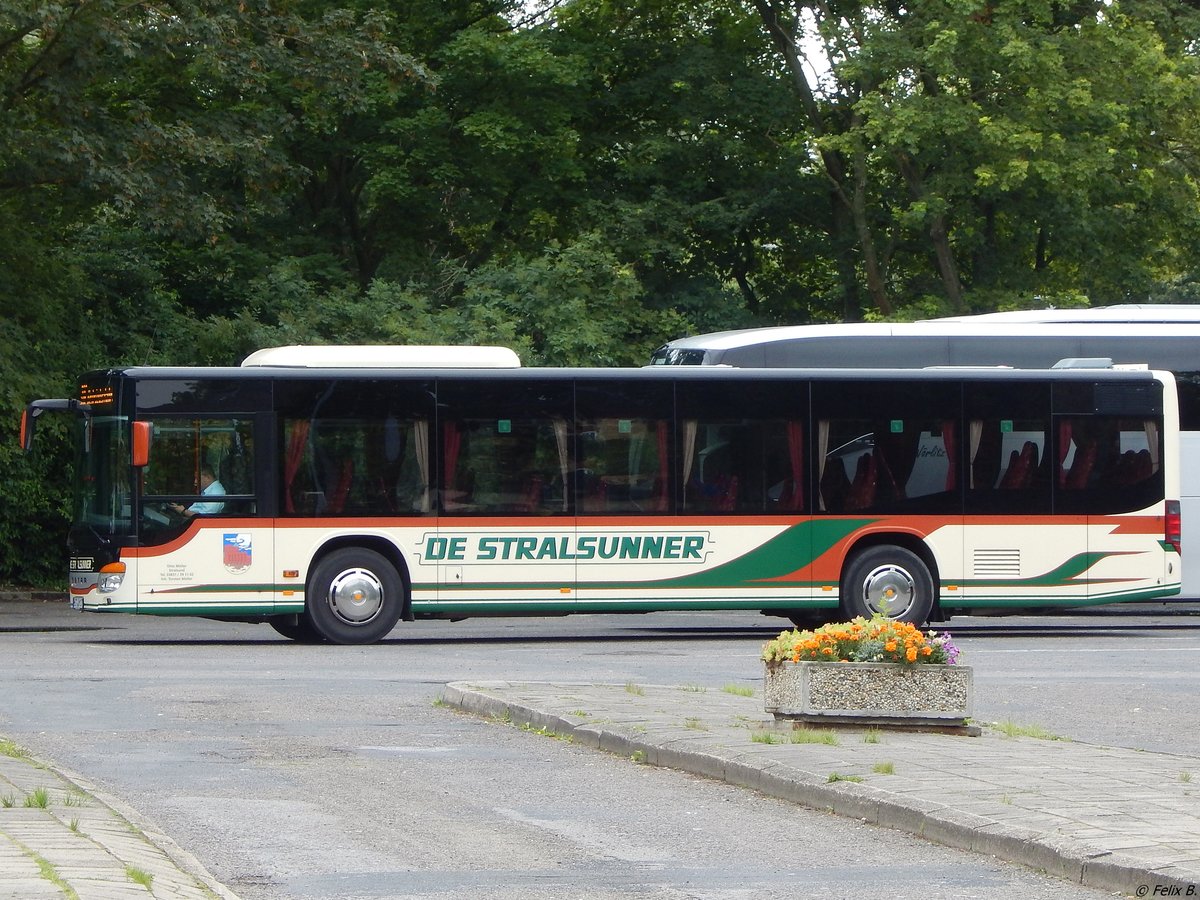 Setra 415 NF von De Stralsunner aus Deutschland in Stralsund.