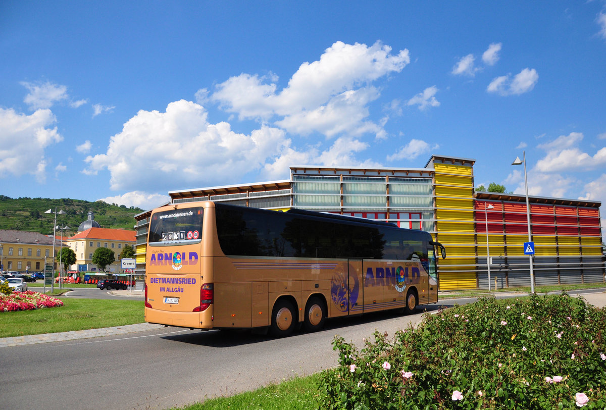 Setra 416 GT-HD von ARNOLD Reisen aus der BRD in Krems unterwegs.