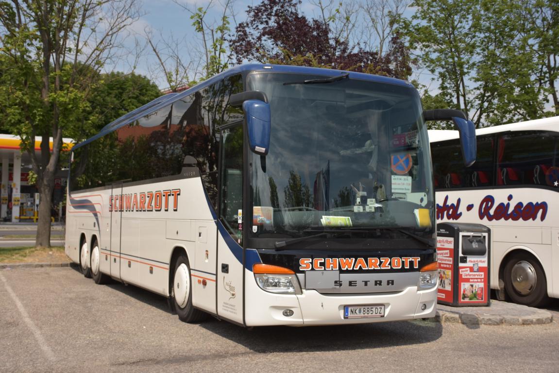 Setra 416 GT-HD von Schwarzott Reisen aus sterreich im Mai 2018 in Krems.