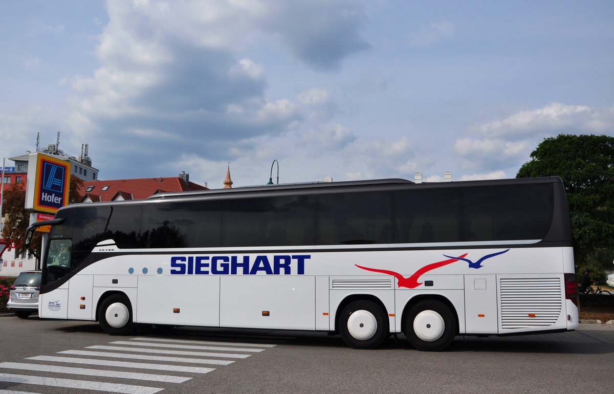 Setra 416 GT-HD von Sieghart Reisen aus der BRD in Krems.