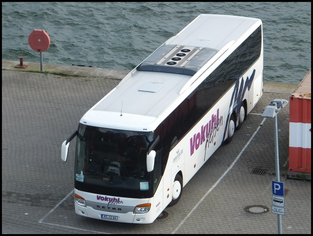 Setra 416 GT-HD von Vokuhl Reisen aus Deutschland im Stadthafen Sassnitz.