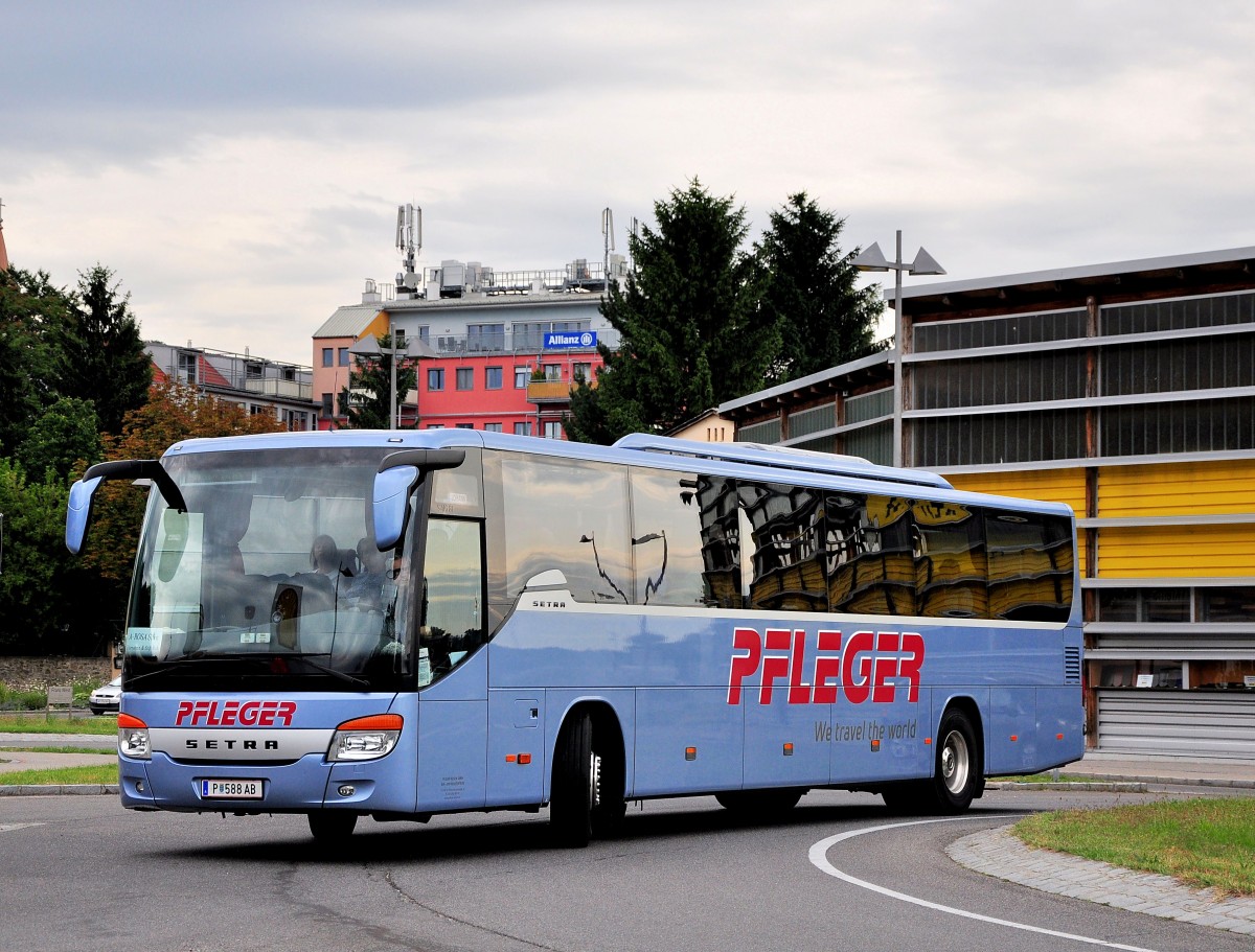 Setra 416 GT von Pfleger Reisen aus Niedersterreich am 5.Juli 2014 in Krems.