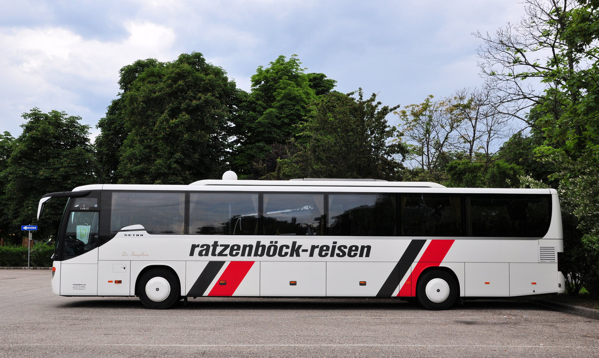 Setra 416 GT von Ratzenbck Reisen aus sterreich in Krems gesehen.