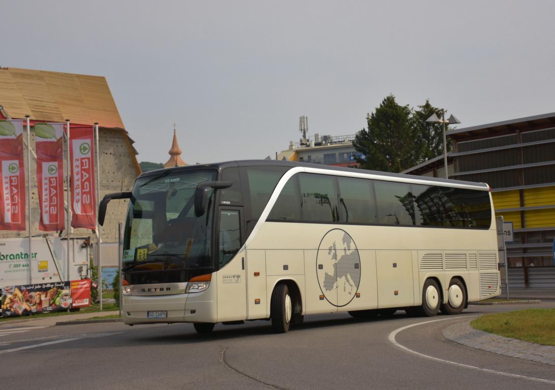 Setra 416 HDH aus PL im Mai 2018 in Krems.