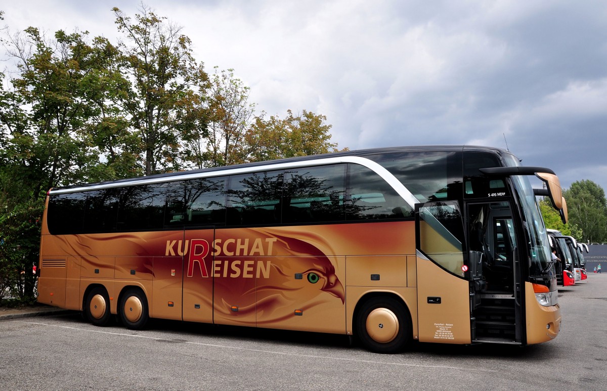 Setra 416 HDH von KURSCHAT Reisen aus der BRD in Krems gesehen.