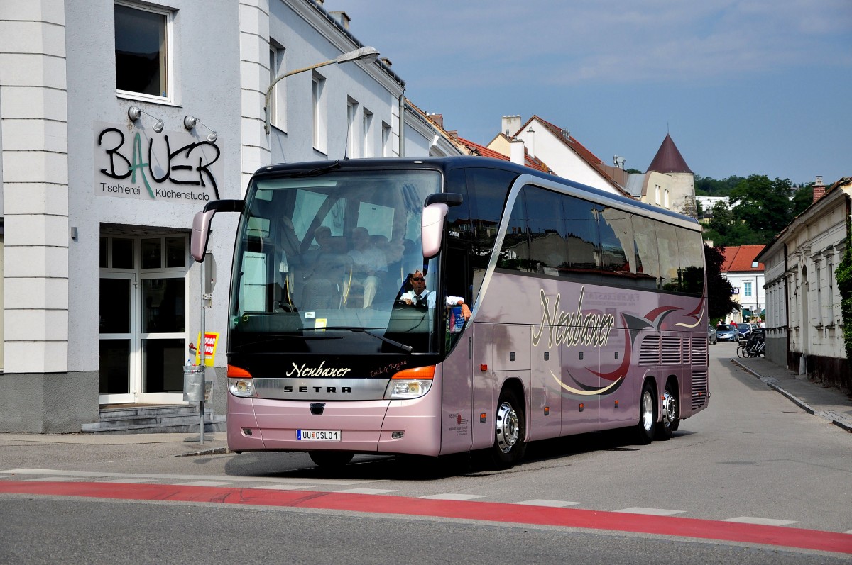 Setra 416 HDH von Neubauer Reisen aus sterreich am 27.Juli 2014 in Krems gesehen.