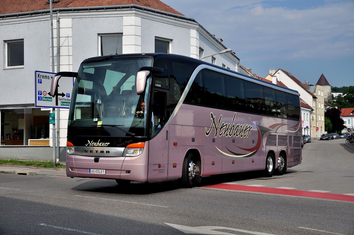Setra 416 HDH von Neubauer Reisen aus sterreich am 27.Juli 2014 in Krems gesehen.