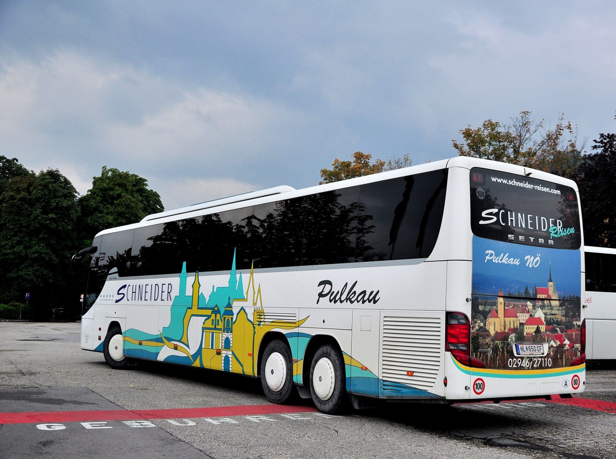 SETRA 417 GT-HD vom Autobusunternehmen SCHNEIDER aus Niedersterreich im August 2013 in Krems gesehen.
