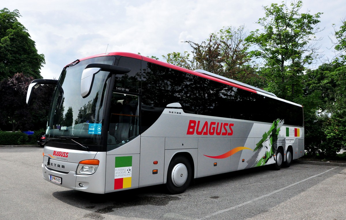 Setra 417 GT-HD von Blaguss Reisen aus sterreich im Mai 2015 in Krems gesehen.