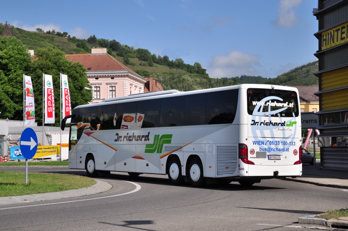 Setra 417 GT-HD von Dr. Richard aus Wien am 24.Mai 2014 in Krems unterwegs.