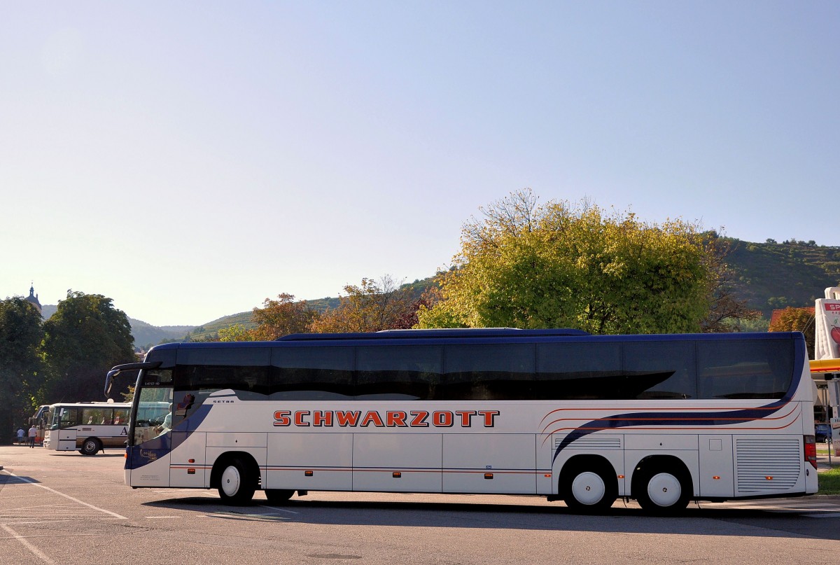 SETRA 417 GT-HD von SCHWARZOTT Reisen aus sterreich im September 2013 in Krems.