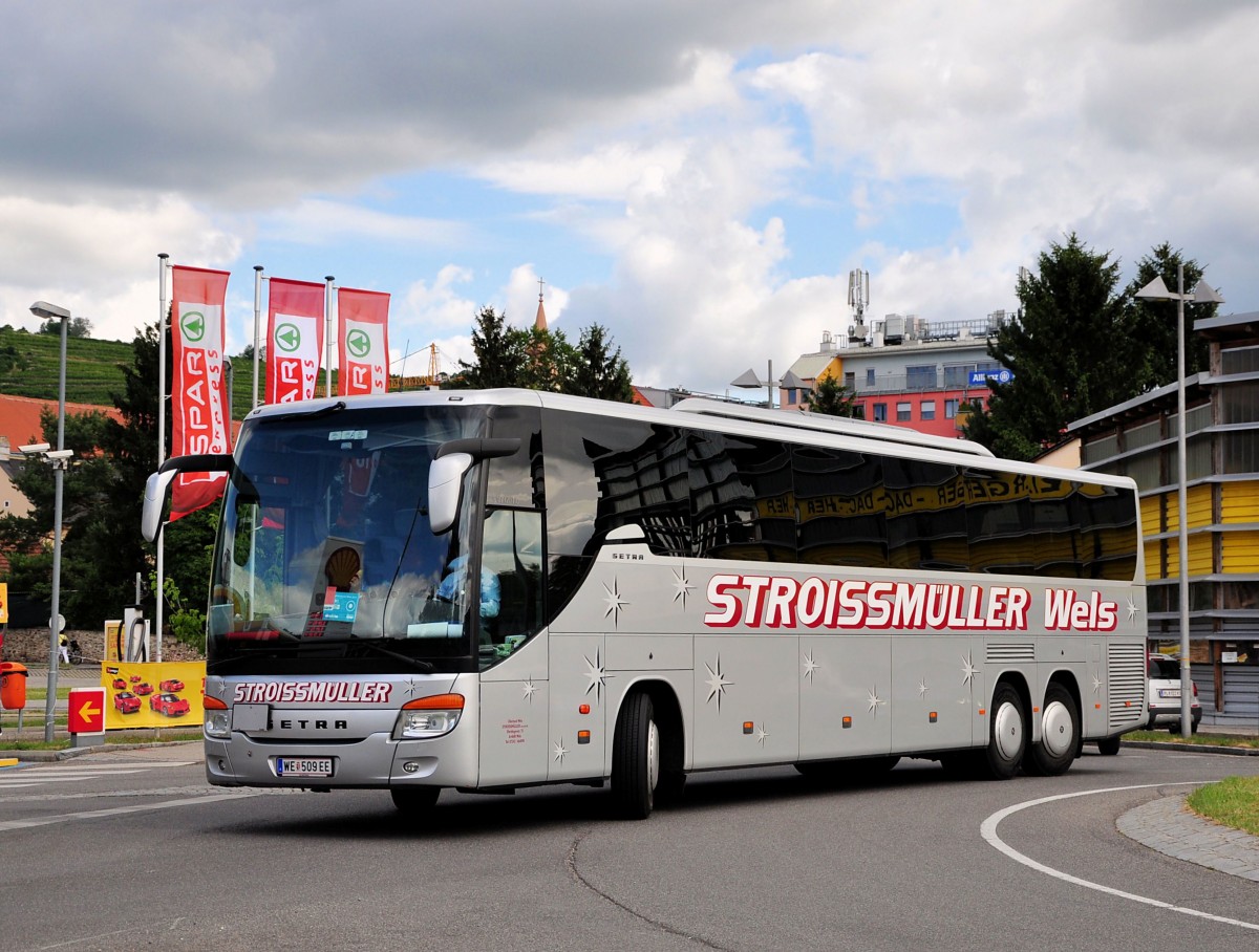 Setra 417 GT-HD von Stroissmller aus sterreich im Juni 2015 in Krems gesehen.