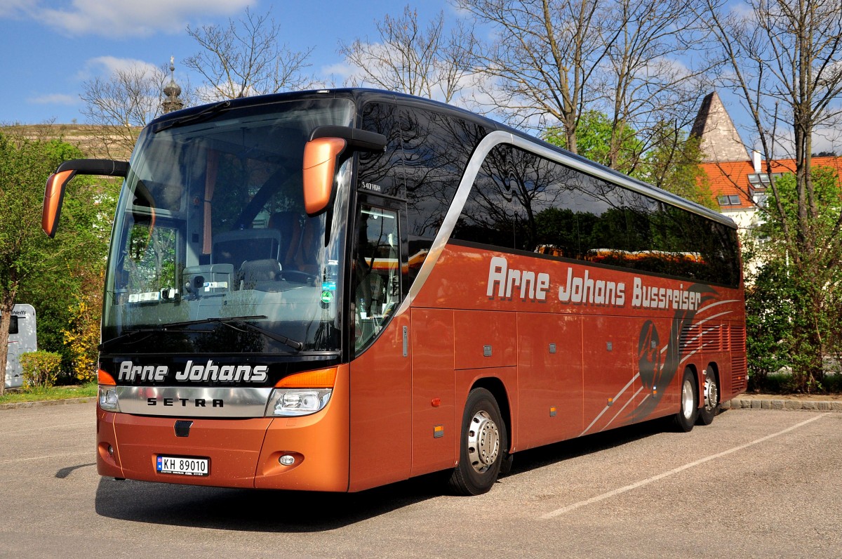 Setra 417 HDH von Arne Johans Busreisen aus Norwegen am 19.4.2015 in Krems.