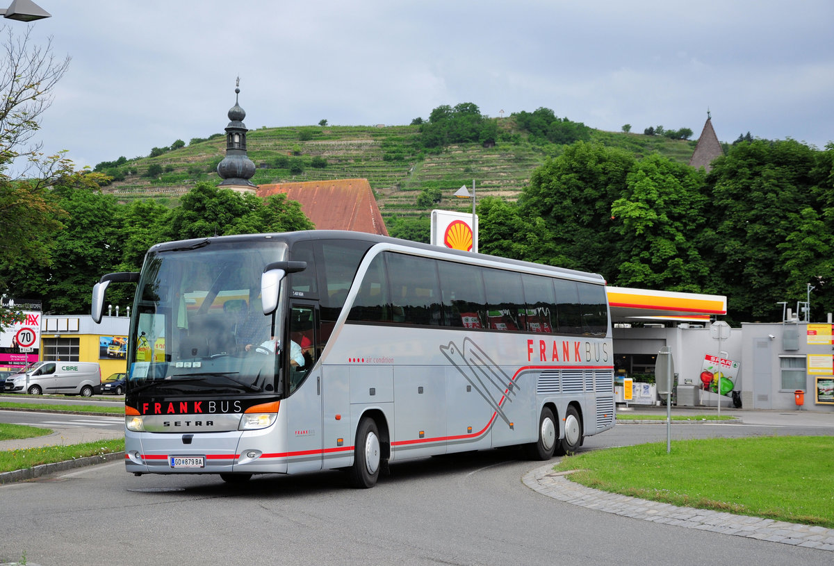 Setra 417 HDH von FRANK Bus aus Niedersterreich in Krems unterwegs.
