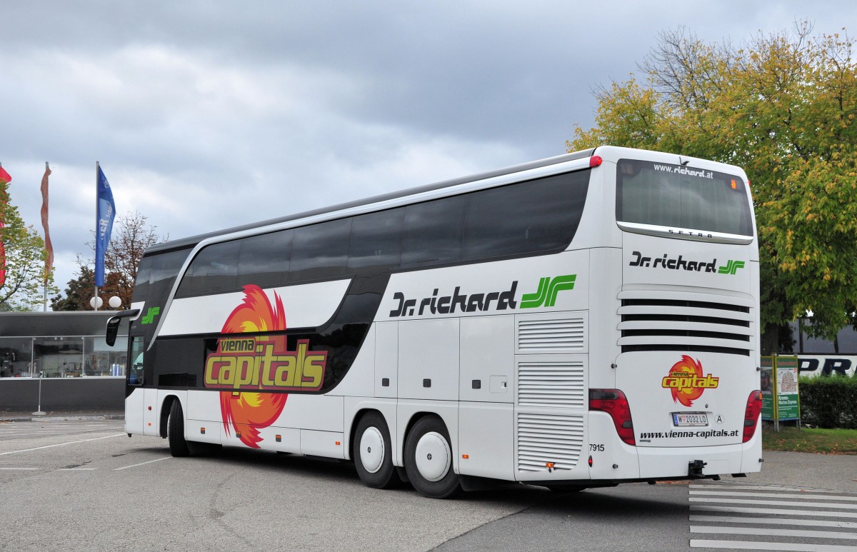 SETRA 431 DT von Dr. RICHARD aus Wien,Mannschaftsbus der Wiener Capitals/Eishockey,im September 2013 in Krems gesehen.