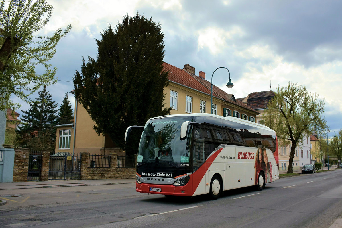 Setra 511 HD von Blaguss Reisen aus Wien in Krems.