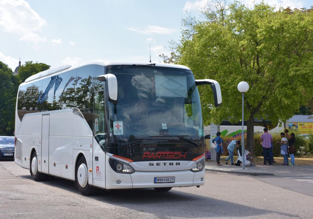 Setra 511 HD von PARTSCH Reisen aus sterreich 06/2017 in Krems.
