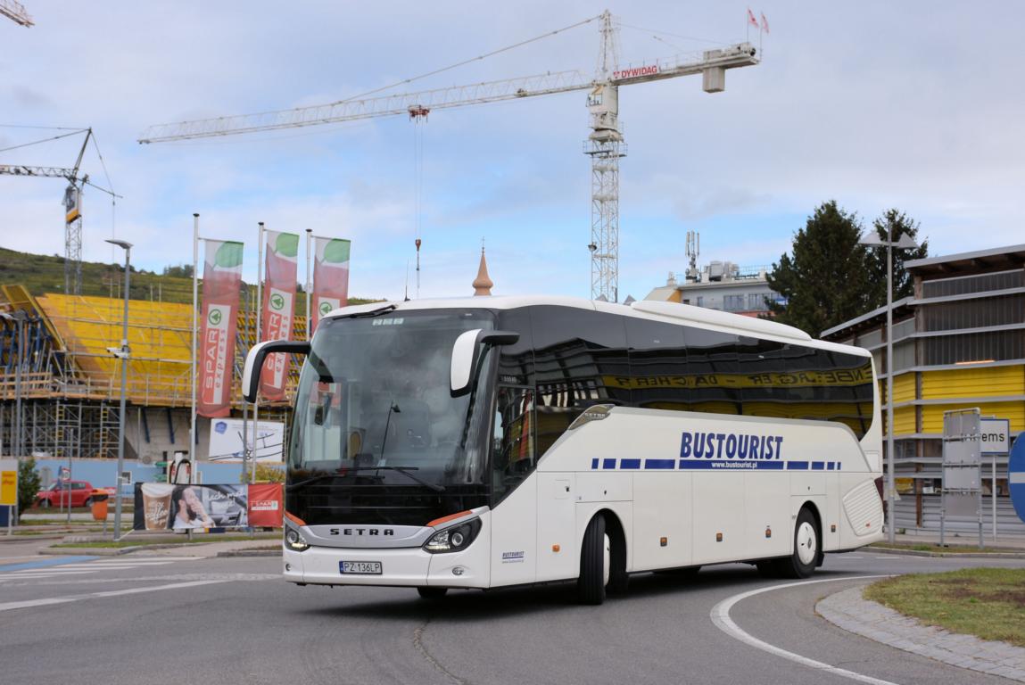 Setra 515 HD von Bustourist aus PL 10/2017 in Krems.