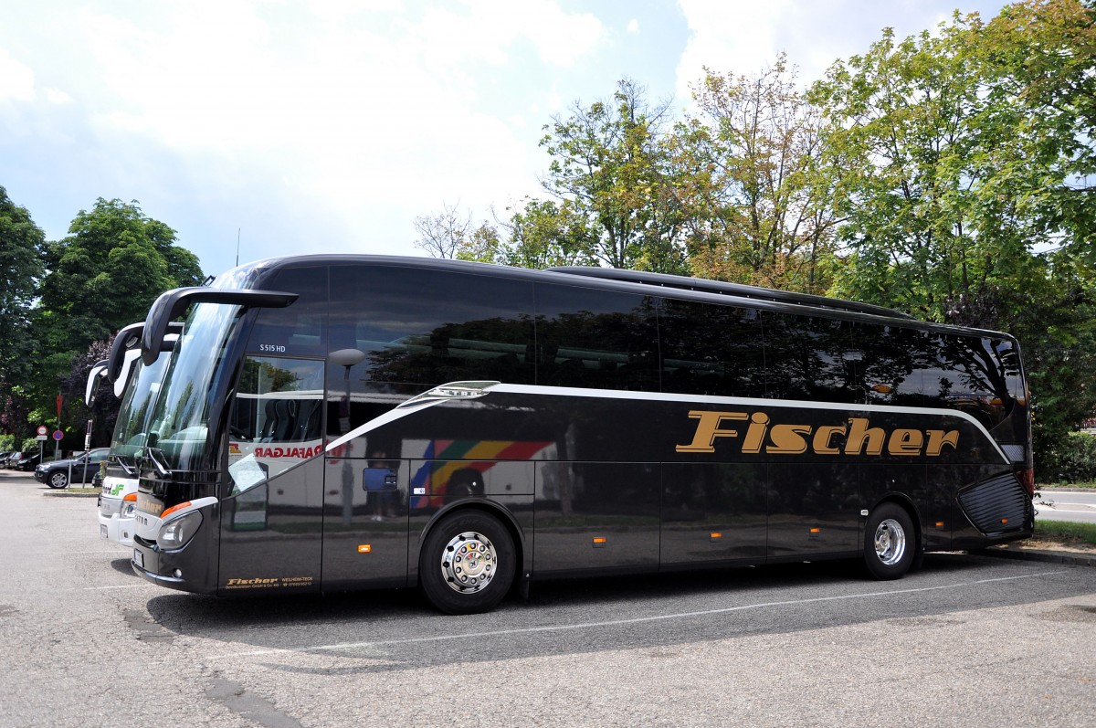 Setra 515 HD von Fischer Reisen aus der BRD im Juni 2015 in Krems.
