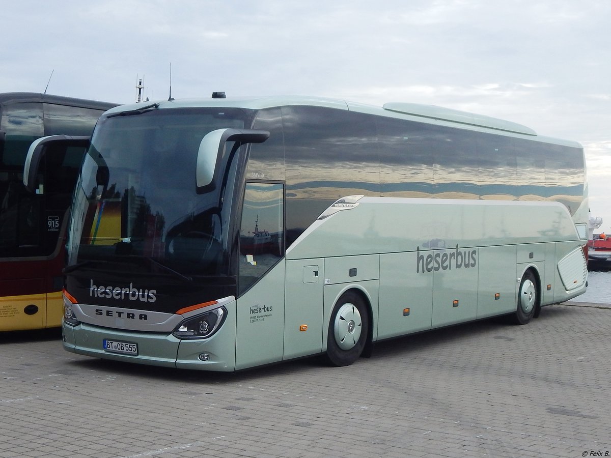 Setra 515 HD der Heserbus aus Deutschland im Stadthafen Sassnitz. 
