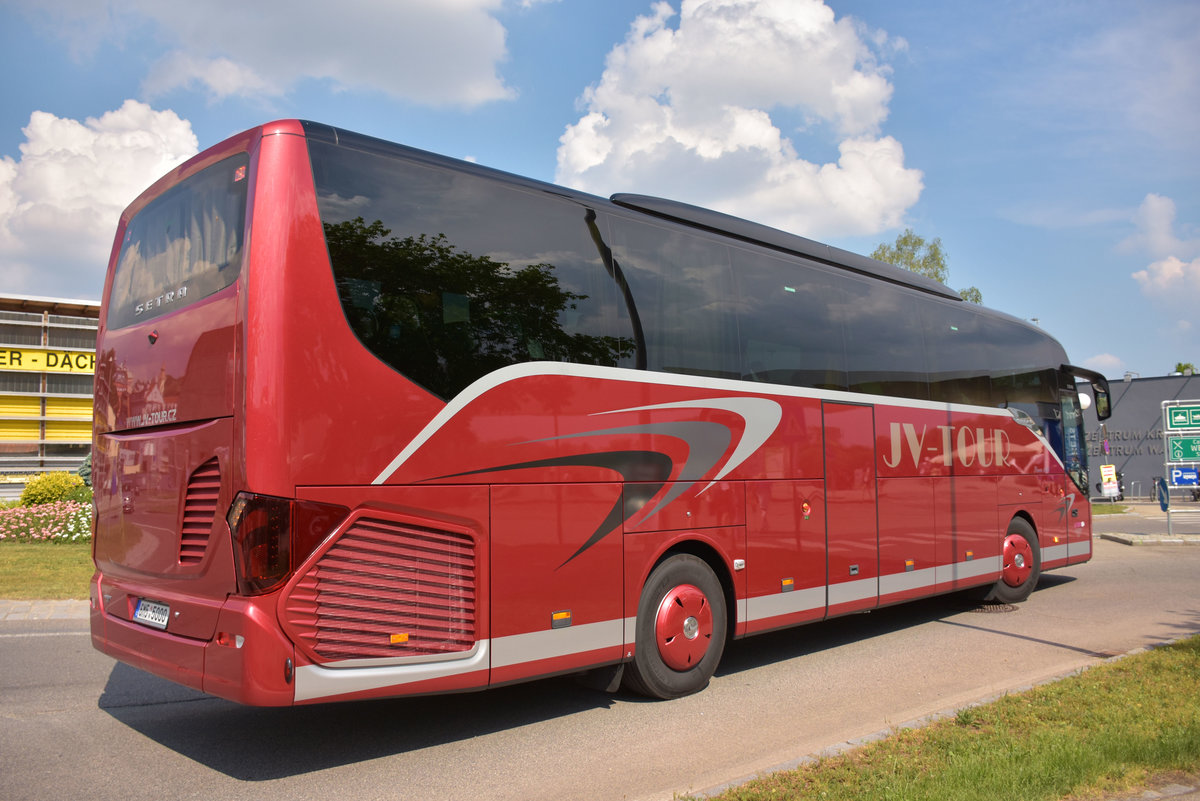 Setra 515 HD von JV - Tour aus der CZ im Mai 2018 in Krems.