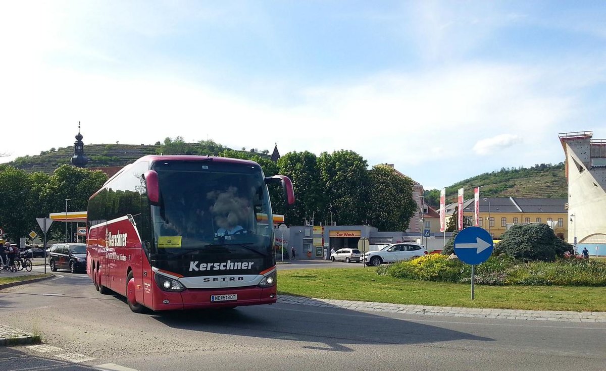 Setra 515 HD von Kerschner Reisen aus N.. im Mai 2018 in Krems.