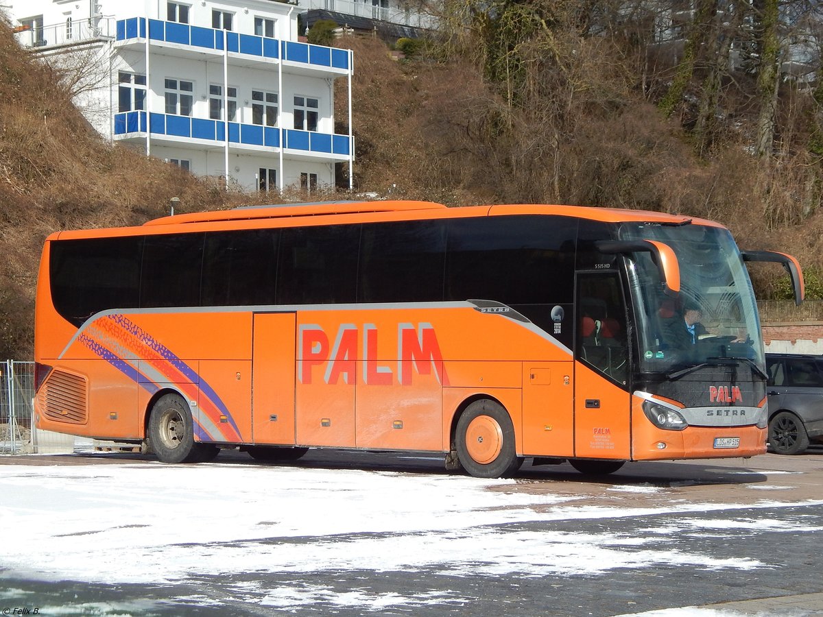 Setra 515 HD von Palm aus Deutschland im Stadthafen Sassnitz.