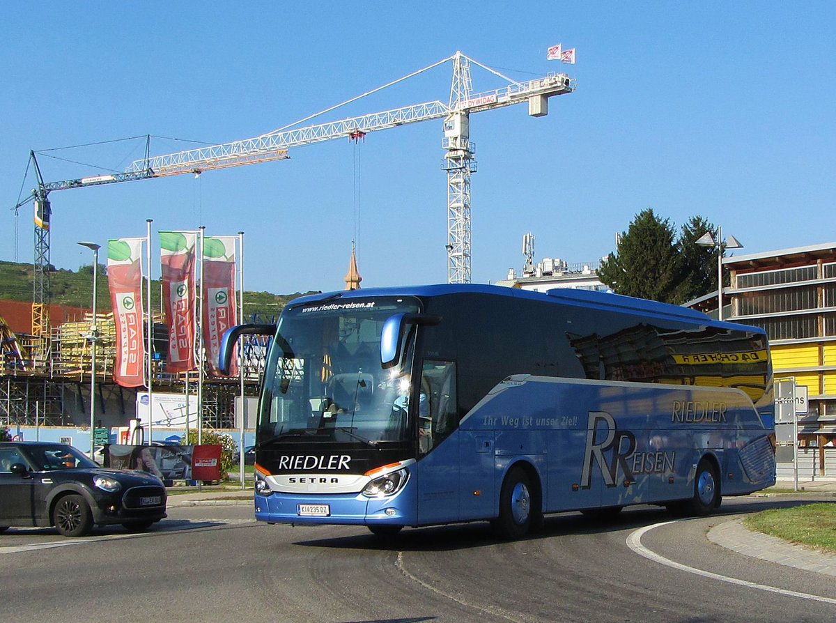 Setra 515 HD von Riedler Reisen aus sterreich 09/2017 in Krems. 