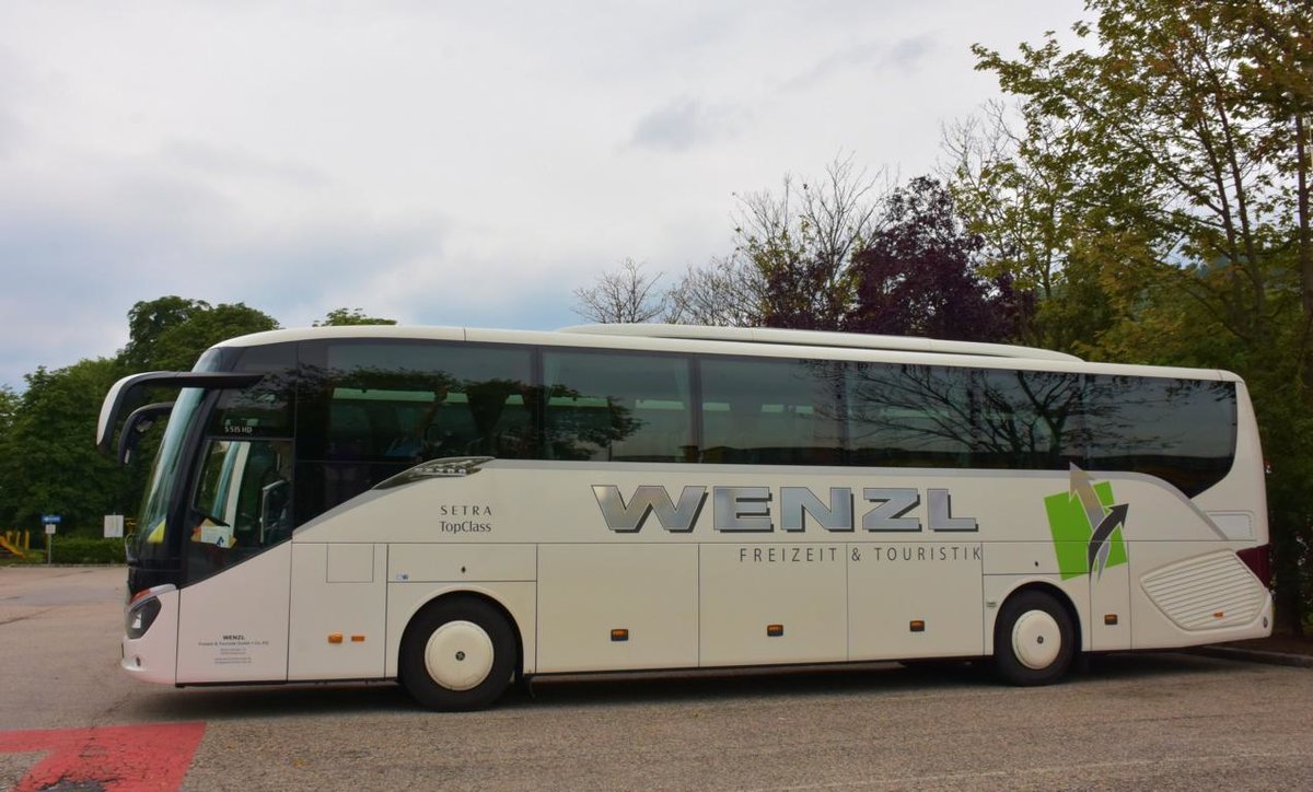 Setra 515 HD von WENZL Reisen aus der BRD 2018 in Krems gesehen.