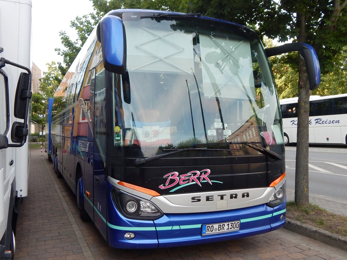 Setra 516 HD von Berr aus Deutschland mit Anhänger in Neubrandenburg.