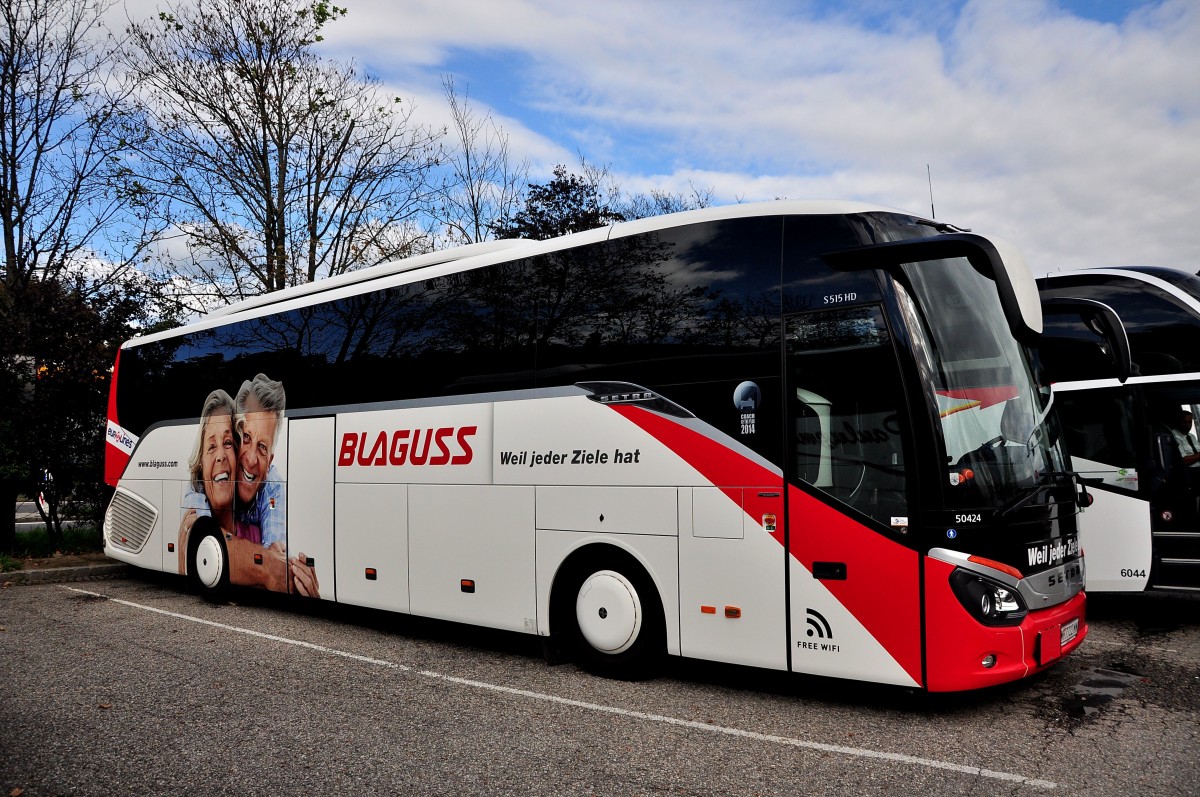 Setra 516 HD von Blaguss Reisen aus Wien am 23.9.2014 in Krems.