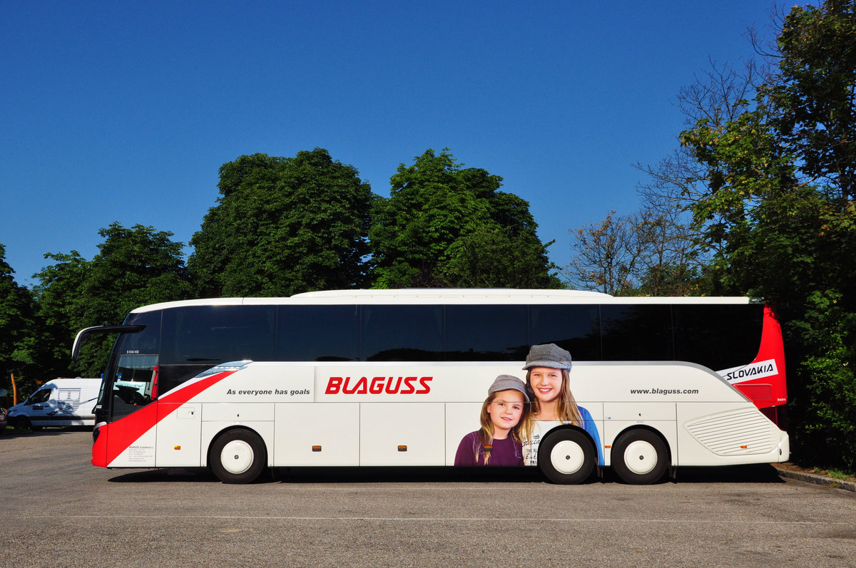Setra 516 HD von Blaguss Reisen aus der Slowakei in Krems gesehen.