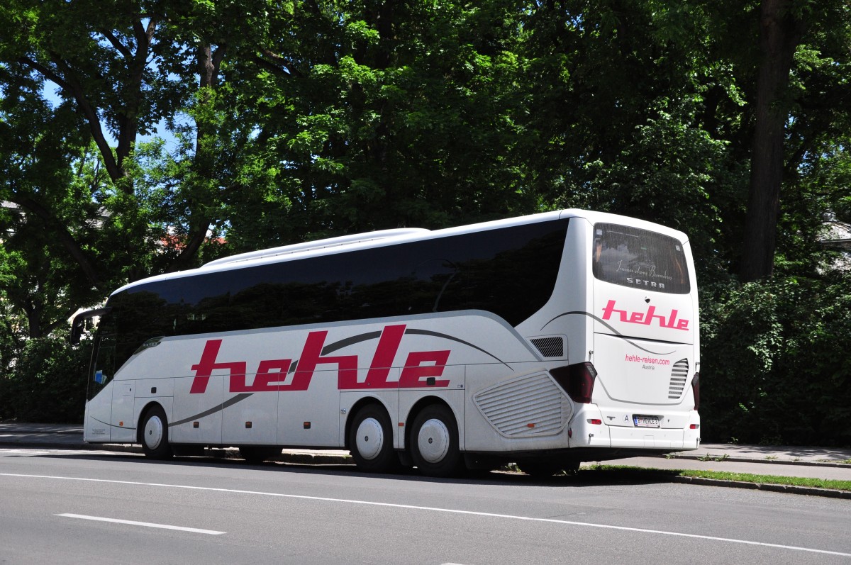 Setra 516 HD von HEHLE Reisen aus sterreich im Mai 2015 in Krems gesehen.
