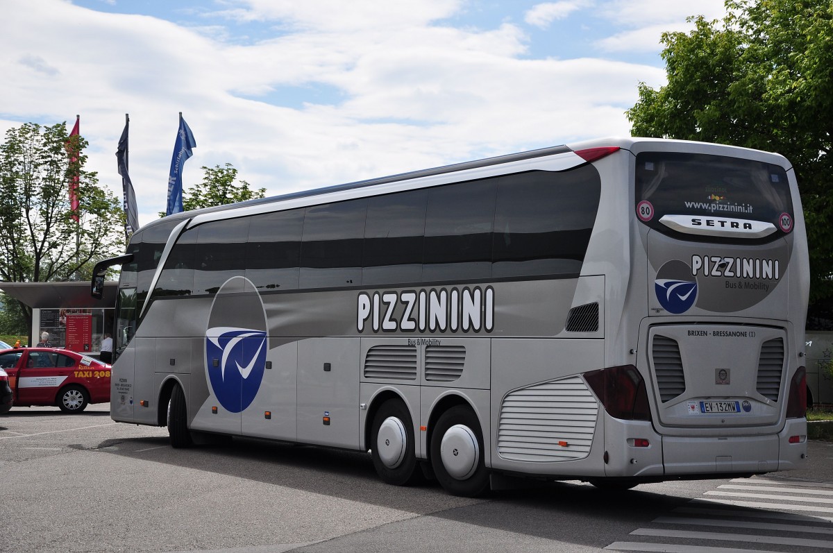 Setra 516 HD von Pizzinini aus Italien im Juni 2015 in Krems.