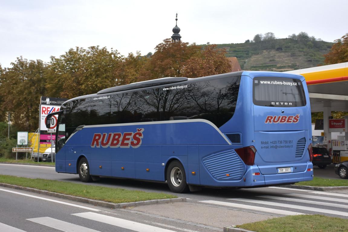 Setra 516 HD von Rubes Reisen aus der CZ 2017 in Krems.