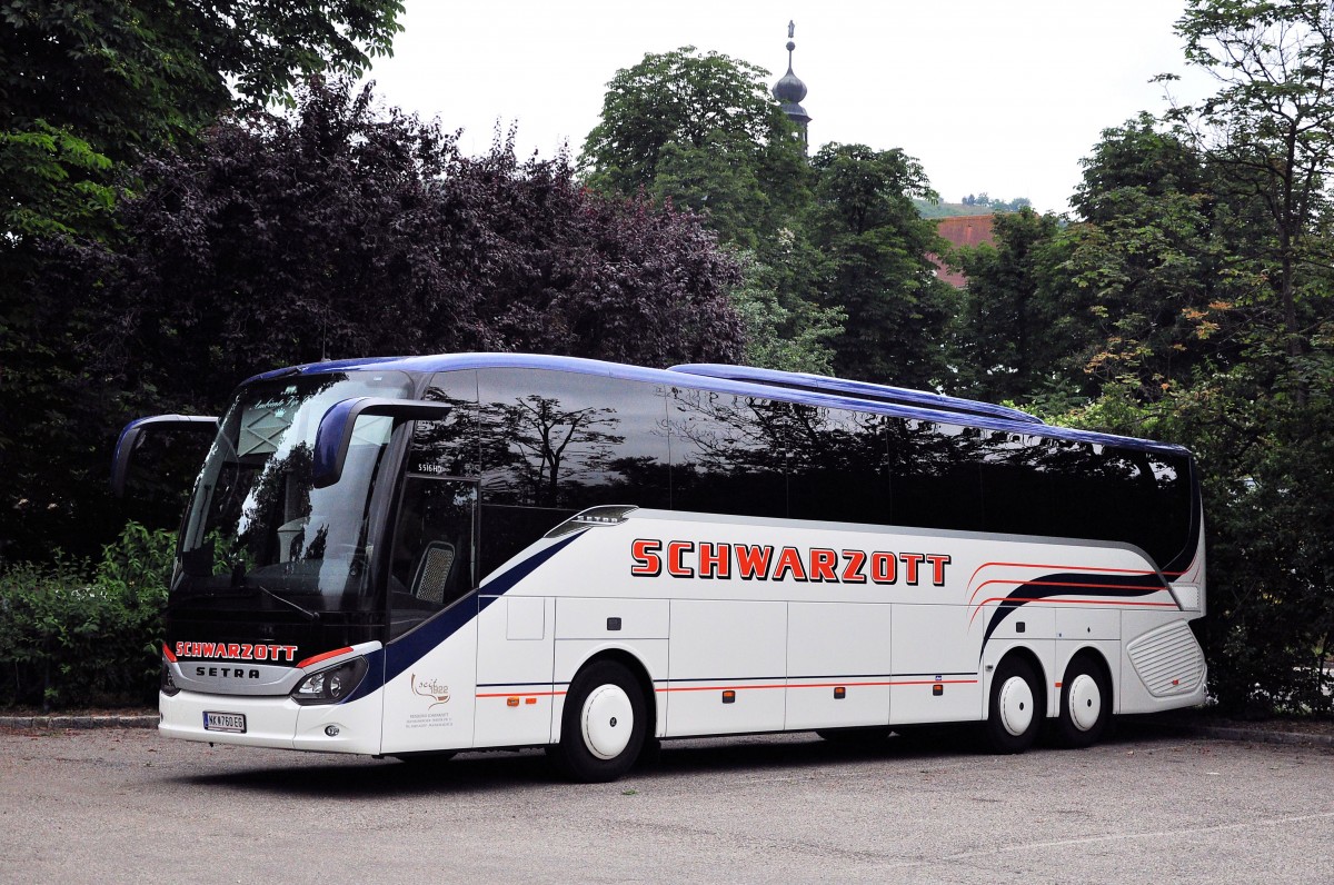Setra 516 HD von Schwarzott aus sterreich im Juni 2015 in Krems.