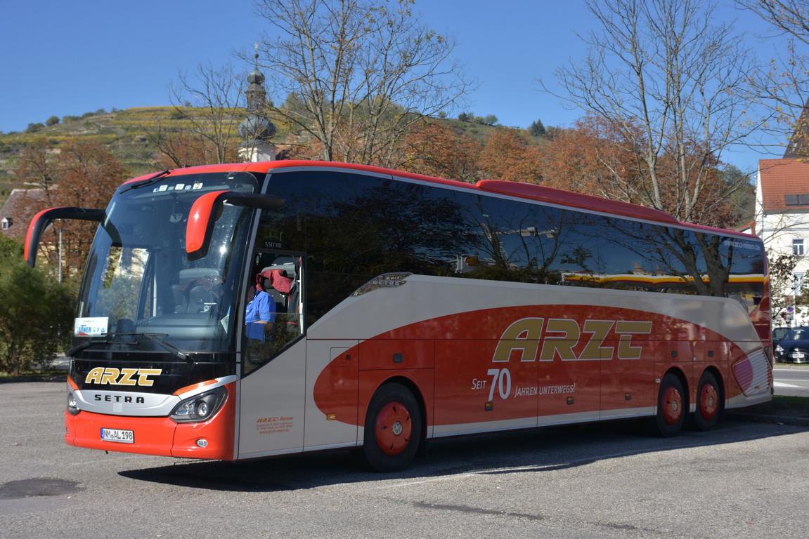 Setra 517 HD von ARZT Reisen aus der BRD 10/2017 in Krems.