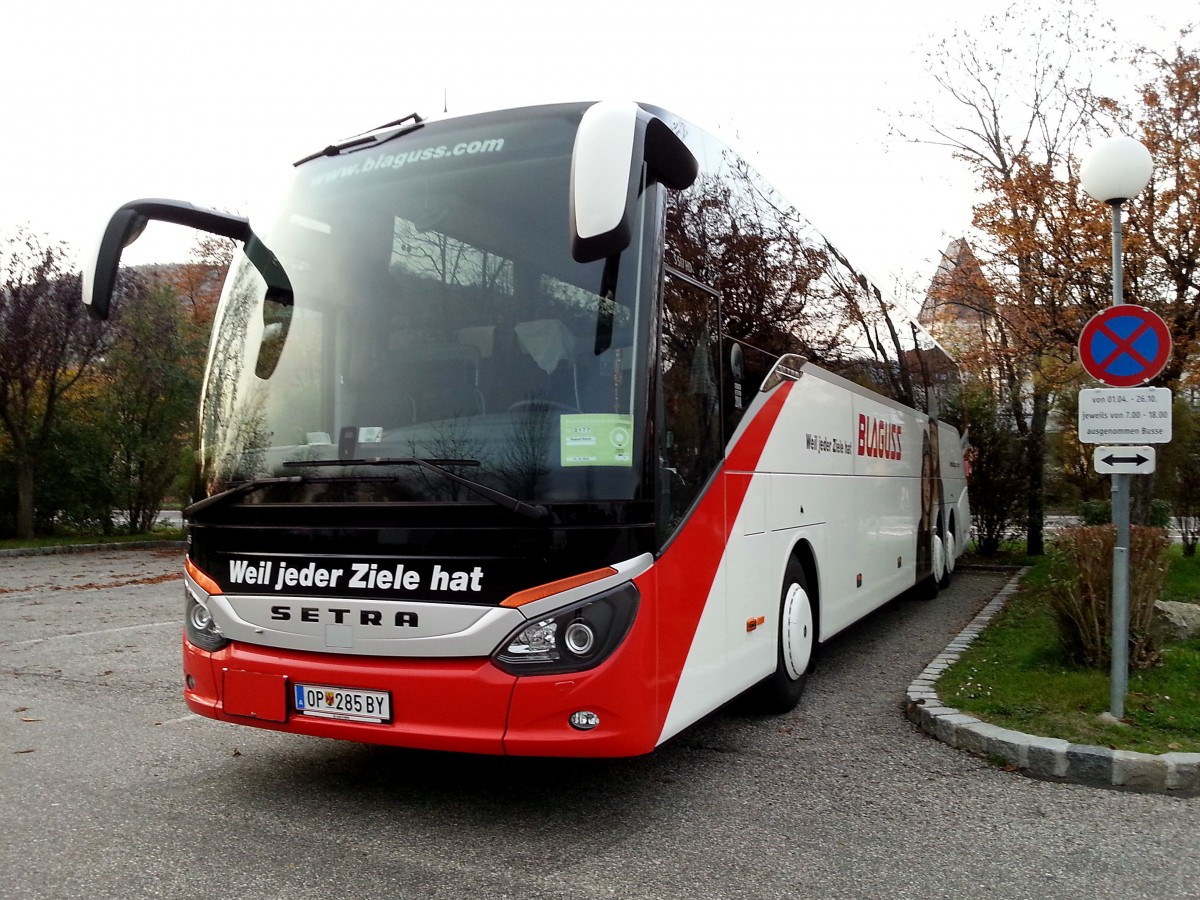Setra 517 HD von Blaguss / sterreich am 12.11.2014 in Krems.