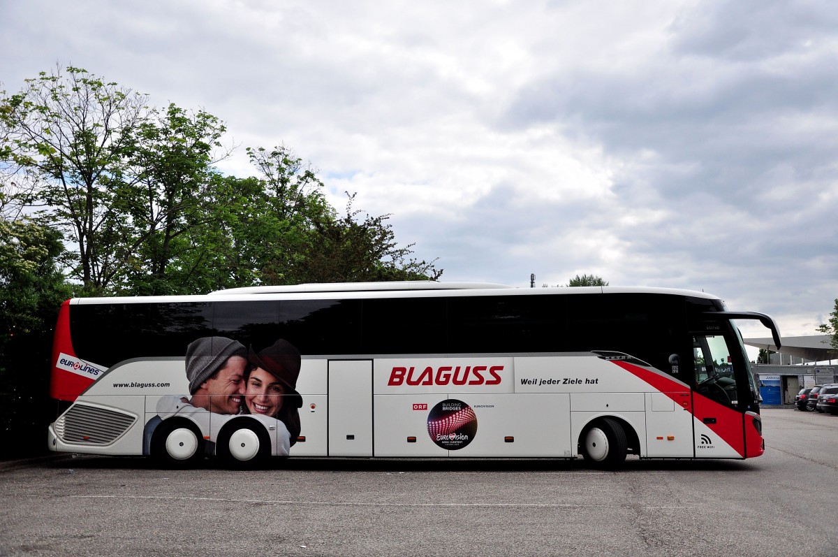 Setra 517 HD von Blaguss Reisen aus sterreich im Mai 2015 in Krems gesehen.