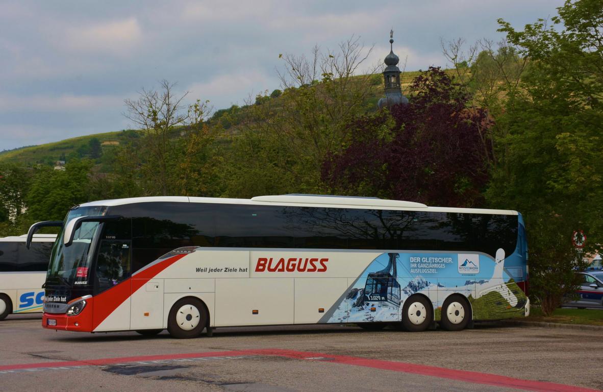 Setra 517 HD von Blaguss Reisen aus Wien im Mai 2018 in Krems.