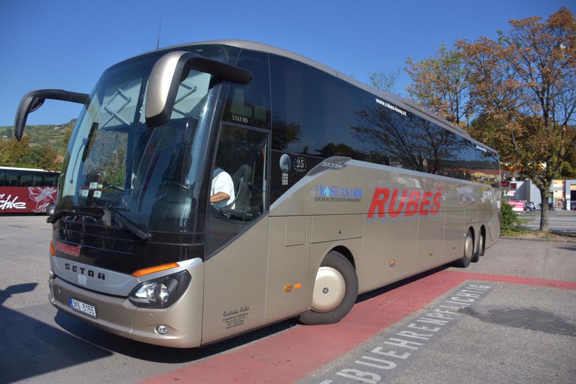 Setra 517 HD von Rubes Reisen aus der CZ 2017 in Krems.