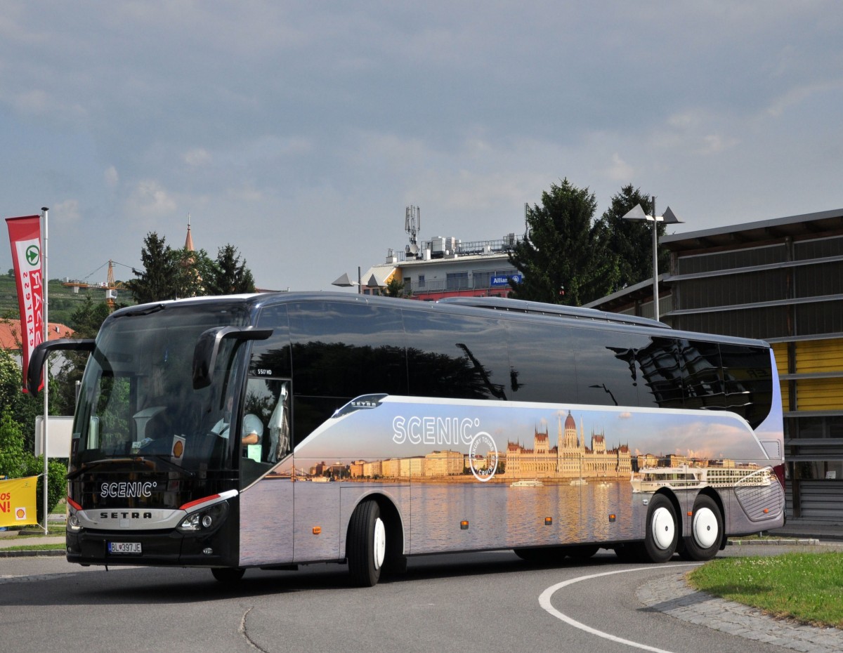 Setra 517 HD von Scenic tours ( Blaguss) aus der Slowakei im Mai 2015 in Krems.