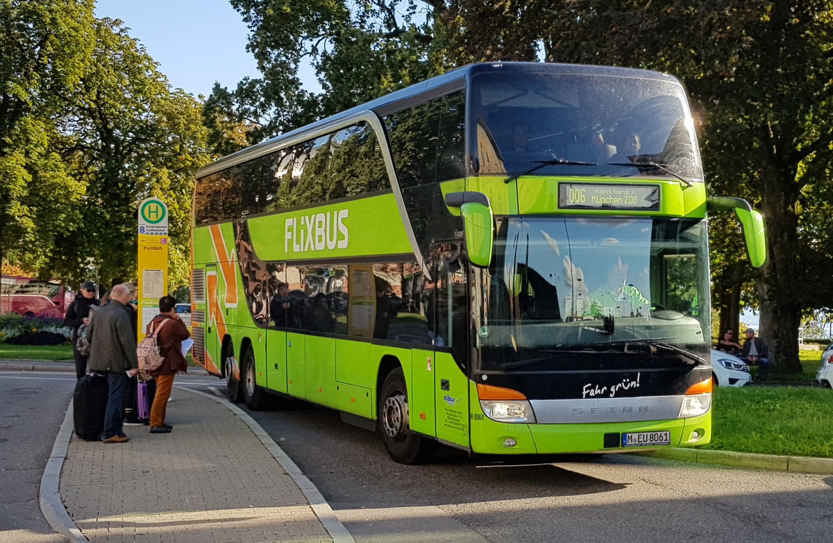 Setra als Flixbus der Firma ALBUS bernimmt Fahrgste in Friedrichshafen im Oktober 2019
