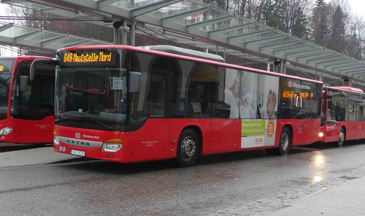Setra von Oberbayernbus steht im Dezember 2018 am HBF Berchtesgaden