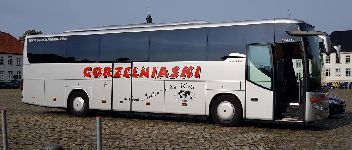 Setra S 415 GT des Busunternehmens GORZELNIASKI aus Flensburg steht im Mai 2019 in Rendsburg